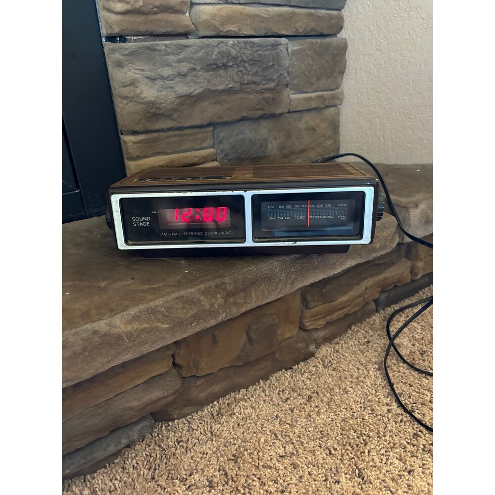 Vintage Wood Grain Electric Clock Radio Works Tested
